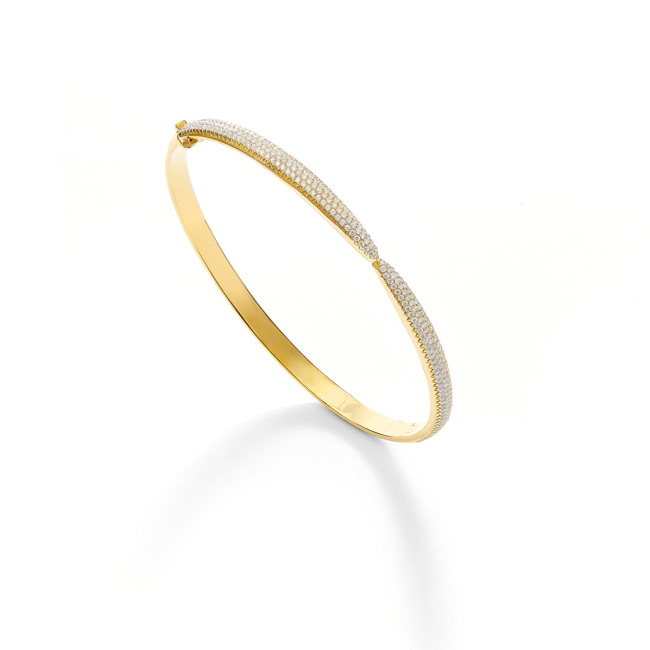 Pavé Kissing Claw Cuff in Yellow Gold