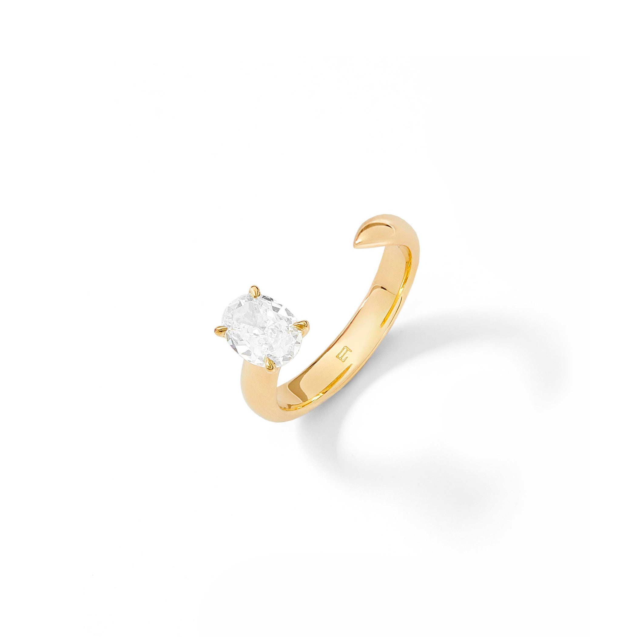 Delphine Oval in Yellow Gold